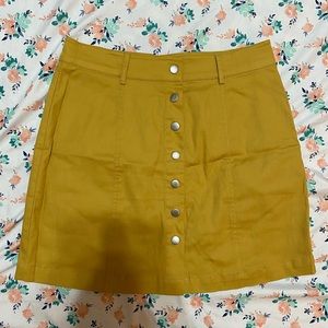 Mini yellow skirt